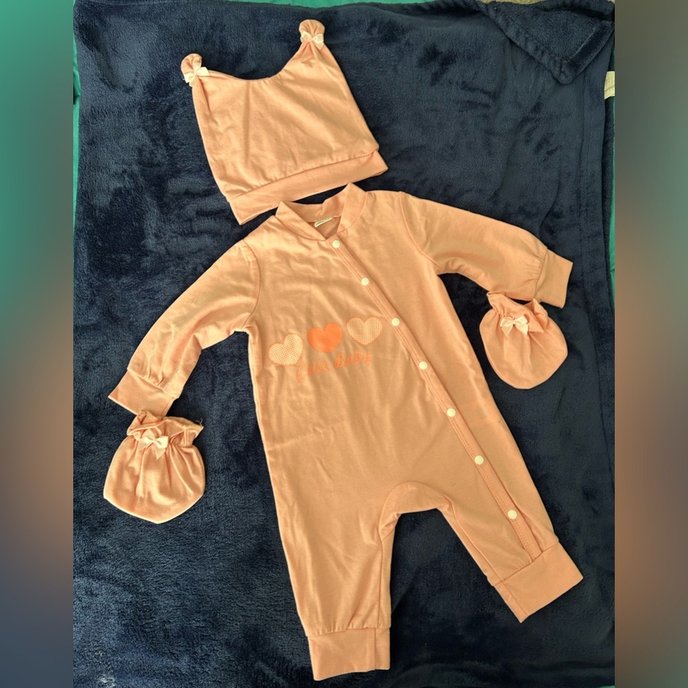 New without tags, Infants button up with hat